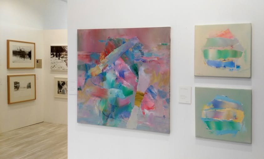 Sala de exposiciones de Artbox con obra colgada