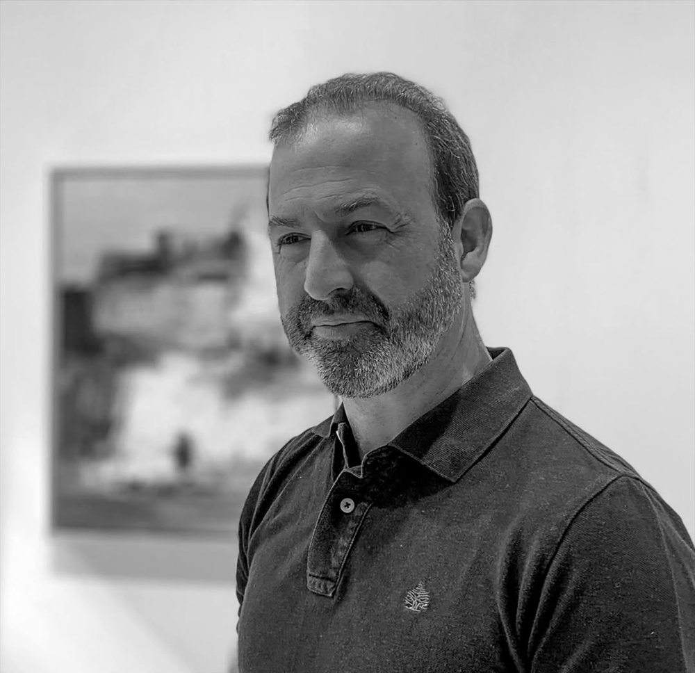 Retrato de Jorge López en la galería Artbox